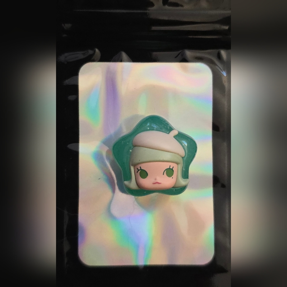 Cute Star-Shaped Brooch with Green and White Design